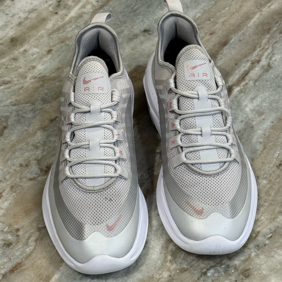 Women’s NIKE Air Max Axis Athletic sneakers- Size 8 - Picture 4 of 11